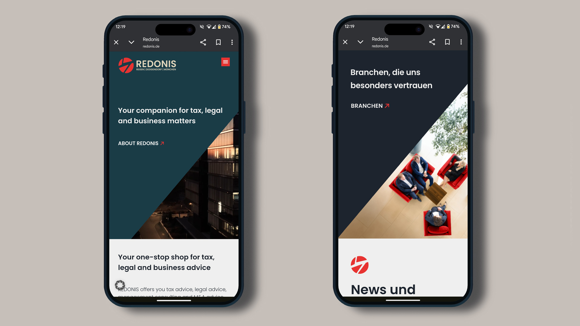 2 Smartphons mit Website